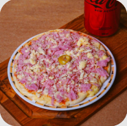 Mini pizza de presunto e queijo